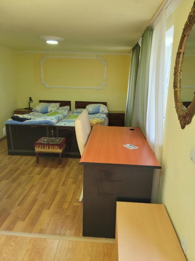 Artush & Raisa B&B Gyumri ภายนอก รูปภาพ